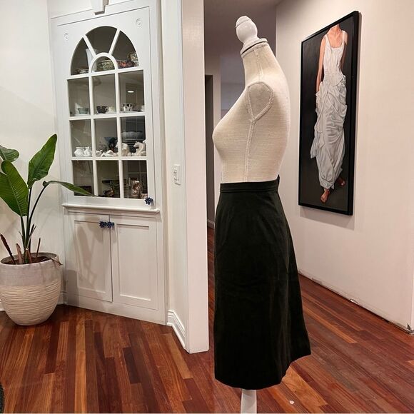Elegant Chanel Forest Green Pencil Skirt - Picture 4 of 5